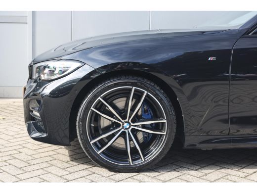 BMW 3 Serie 320i High Executive M Sport Automaat / Schuif-Kanteldak / Sportstoelen / Achteruitrijcamera / M A... ActivLease financial lease