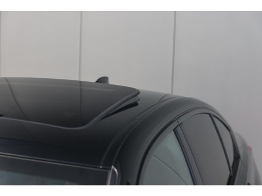 BMW 3 Serie 320i High Executive M Sport Automaat / Schuif-Kanteldak / Sportstoelen / Achteruitrijcamera / M A... ActivLease financial lease