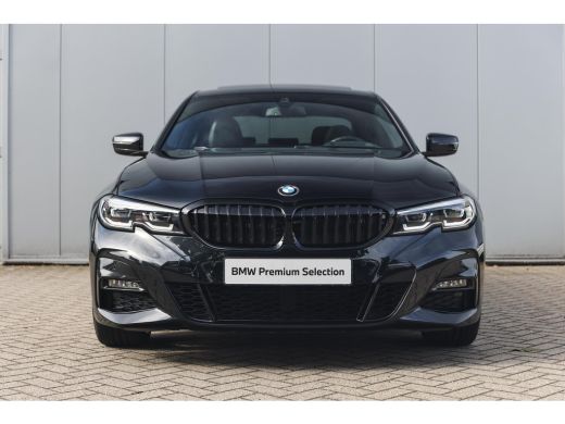 BMW 3 Serie 320i High Executive M Sport Automaat / Schuif-Kanteldak / Sportstoelen / Achteruitrijcamera / M A... ActivLease financial lease