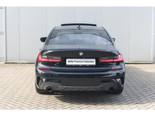 BMW 3 Serie 320i High Executive M Sport Automaat / Schuif-Kanteldak / Sportstoelen / Achteruitrijcamera / M A... ActivLease financial lease