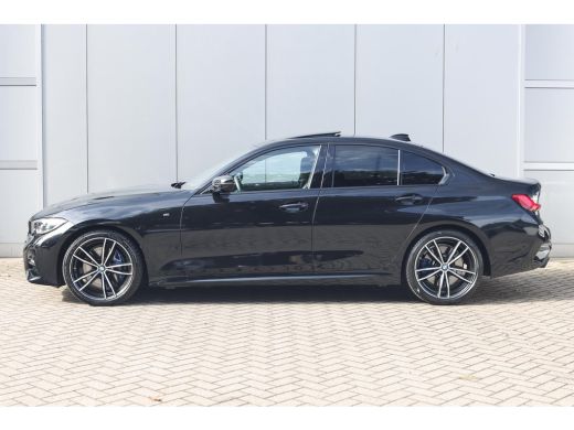 BMW 3 Serie 320i High Executive M Sport Automaat / Schuif-Kanteldak / Sportstoelen / Achteruitrijcamera / M A... ActivLease financial lease