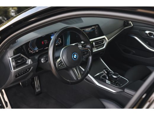BMW 3 Serie Touring 330e High Executive M Sport Automaat / Sportstoelen / Laserlight / Comfort Access / LED /... ActivLease financial lease