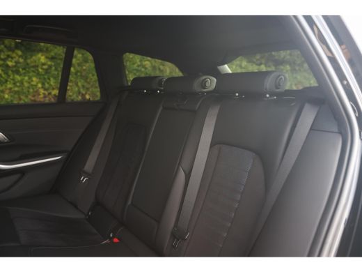 BMW 3 Serie Touring 330e High Executive M Sport Automaat / Sportstoelen / Laserlight / Comfort Access / LED /... ActivLease financial lease