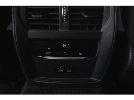 BMW 3 Serie Touring 330e High Executive M Sport Automaat / Sportstoelen / Laserlight / Comfort Access / LED /... ActivLease financial lease
