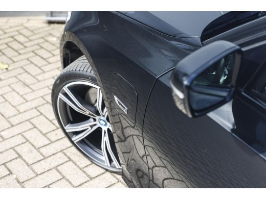 BMW 3 Serie Touring 330e High Executive M Sport Automaat / Sportstoelen / Laserlight / Comfort Access / LED /... ActivLease financial lease