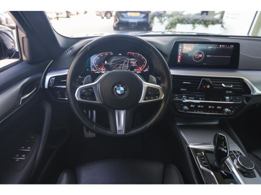 BMW 5 Serie 520i High Executive M Sport Automaat / Adaptieve LED / Achteruitrijcamera / Comfortstoelen / M Sp... ActivLease financial lease