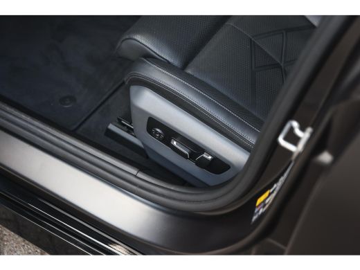 BMW i5 M60 xDrive M Sport / Panoramadak / Trekhaak / Stoelventilatie / Bowers & Wilkins / Adaptieve LED ... ActivLease financial lease