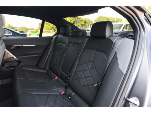 BMW i5 M60 xDrive M Sport / Panoramadak / Trekhaak / Stoelventilatie / Bowers & Wilkins / Adaptieve LED ... ActivLease financial lease