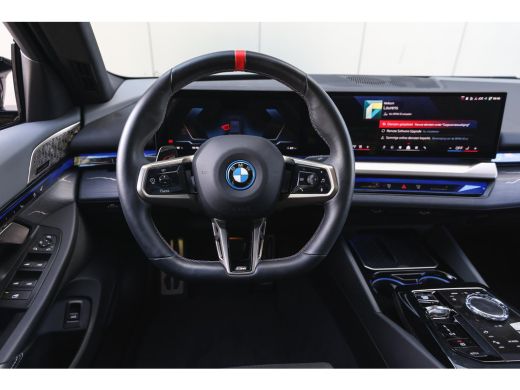 BMW i5 M60 xDrive M Sport / Panoramadak / Trekhaak / Stoelventilatie / Bowers & Wilkins / Adaptieve LED ... ActivLease financial lease