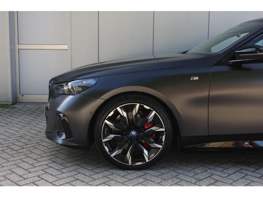 BMW i5 M60 xDrive M Sport / Panoramadak / Trekhaak / Stoelventilatie / Bowers & Wilkins / Adaptieve LED ... ActivLease financial lease