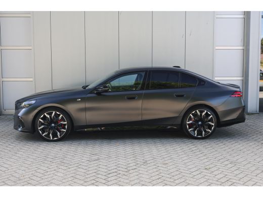 BMW i5 M60 xDrive M Sport / Panoramadak / Trekhaak / Stoelventilatie / Bowers & Wilkins / Adaptieve LED ... ActivLease financial lease