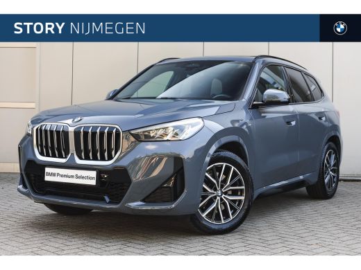 BMW X1 sDrive20i M Sport Automaat / Panoramadak / Trekhaak / Sportstoelen / Achteruitrijcamera / M Adapt...