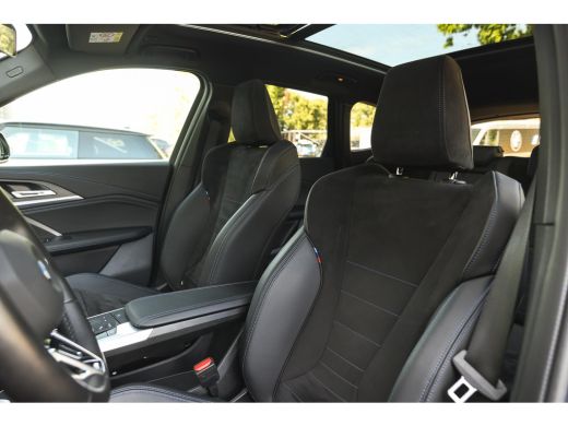 BMW X1 sDrive20i M Sport Automaat / Panoramadak / Trekhaak / Sportstoelen / Achteruitrijcamera / M Adapt... ActivLease financial lease