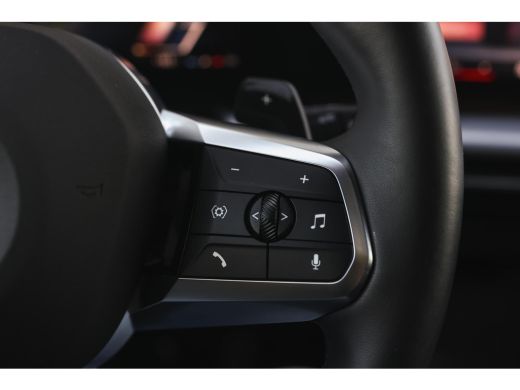 BMW X1 sDrive20i M Sport Automaat / Panoramadak / Trekhaak / Sportstoelen / Achteruitrijcamera / M Adapt... ActivLease financial lease