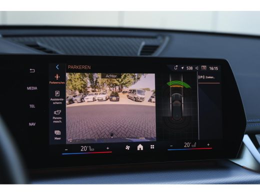BMW X1 sDrive20i M Sport Automaat / Panoramadak / Trekhaak / Sportstoelen / Achteruitrijcamera / M Adapt... ActivLease financial lease