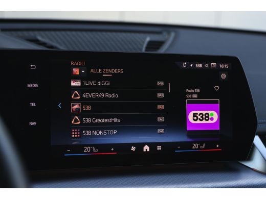 BMW X1 sDrive20i M Sport Automaat / Panoramadak / Trekhaak / Sportstoelen / Achteruitrijcamera / M Adapt... ActivLease financial lease