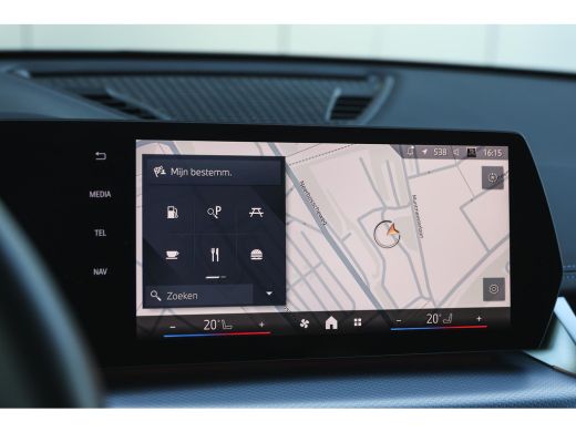 BMW X1 sDrive20i M Sport Automaat / Panoramadak / Trekhaak / Sportstoelen / Achteruitrijcamera / M Adapt... ActivLease financial lease