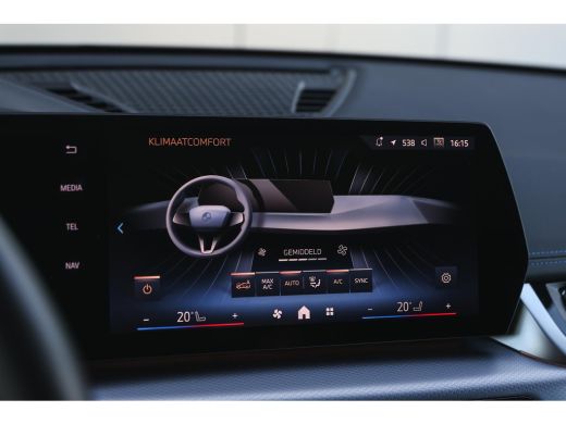 BMW X1 sDrive20i M Sport Automaat / Panoramadak / Trekhaak / Sportstoelen / Achteruitrijcamera / M Adapt... ActivLease financial lease