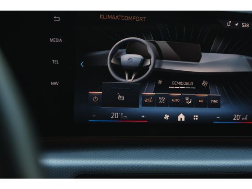 BMW X1 sDrive20i M Sport Automaat / Panoramadak / Trekhaak / Sportstoelen / Achteruitrijcamera / M Adapt... ActivLease financial lease
