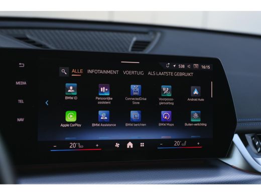 BMW X1 sDrive20i M Sport Automaat / Panoramadak / Trekhaak / Sportstoelen / Achteruitrijcamera / M Adapt... ActivLease financial lease
