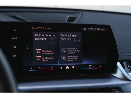 BMW X1 sDrive20i M Sport Automaat / Panoramadak / Trekhaak / Sportstoelen / Achteruitrijcamera / M Adapt... ActivLease financial lease