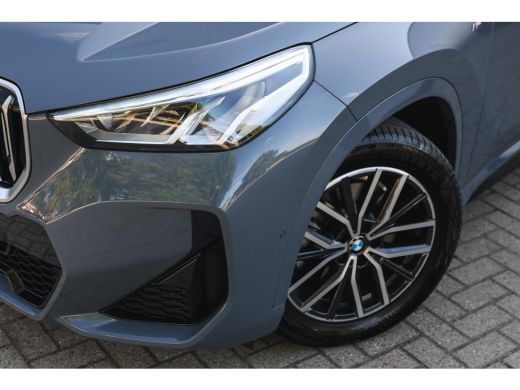BMW X1 sDrive20i M Sport Automaat / Panoramadak / Trekhaak / Sportstoelen / Achteruitrijcamera / M Adapt... ActivLease financial lease