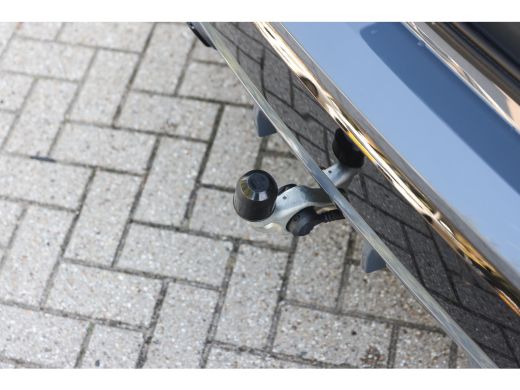 BMW X1 sDrive20i M Sport Automaat / Panoramadak / Trekhaak / Sportstoelen / Achteruitrijcamera / M Adapt... ActivLease financial lease