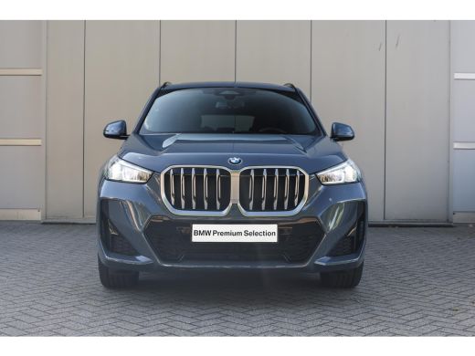 BMW X1 sDrive20i M Sport Automaat / Panoramadak / Trekhaak / Sportstoelen / Achteruitrijcamera / M Adapt... ActivLease financial lease