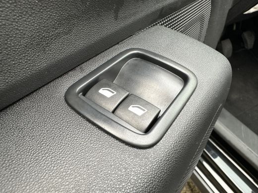 Citroën C3 1.2 PureTech C-Series | Achterbank in delen neerklapbaar | Airco (automatisch) | Apple Carplay/An... ActivLease financial lease