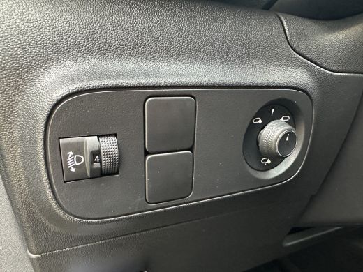 Citroën C3 1.2 PureTech C-Series | Achterbank in delen neerklapbaar | Airco (automatisch) | Apple Carplay/An... ActivLease financial lease