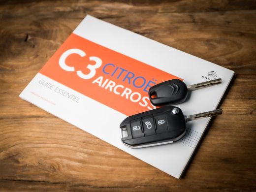 Citroën C3 Aircross 1.2 PureTech Shine Automaat (APPLE CARPLAY, GROOT NAVI, GETINT GLAS, SPORTSTOELEN, CRUISE, PARKEE... ActivLease financial lease
