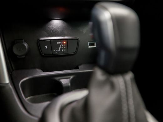 Citroën C3 Aircross 1.2 PureTech Shine Automaat (APPLE CARPLAY, GROOT NAVI, GETINT GLAS, SPORTSTOELEN, CRUISE, PARKEE... ActivLease financial lease