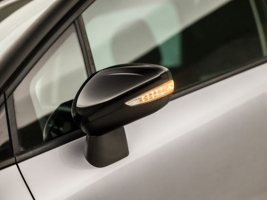 Citroën C3 Aircross 1.2 PureTech Shine Automaat (APPLE CARPLAY, GROOT NAVI, GETINT GLAS, SPORTSTOELEN, CRUISE, PARKEE... ActivLease financial lease