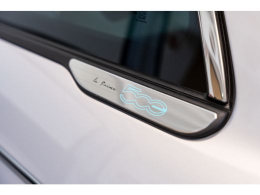 Fiat 500C La Prima 42 kWh Cabrio | Adaptieve Cruise Controle | Camera | Parkeersensoren | Navigatie | Stoel... ActivLease financial lease