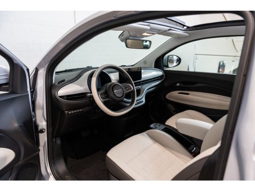 Fiat 500C La Prima 42 kWh Cabrio | Adaptieve Cruise Controle | Camera | Parkeersensoren | Navigatie | Stoel... ActivLease financial lease