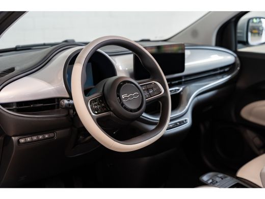 Fiat 500C La Prima 42 kWh Cabrio | Adaptieve Cruise Controle | Camera | Parkeersensoren | Navigatie | Stoel... ActivLease financial lease