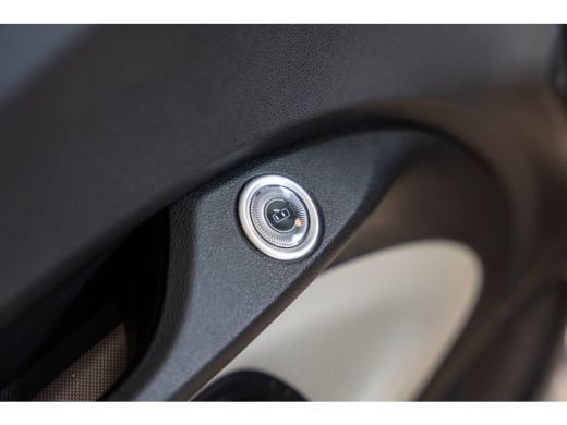 Fiat 500C La Prima 42 kWh Cabrio | Adaptieve Cruise Controle | Camera | Parkeersensoren | Navigatie | Stoel... ActivLease financial lease