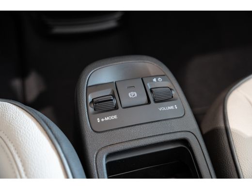 Fiat 500C La Prima 42 kWh Cabrio | Adaptieve Cruise Controle | Camera | Parkeersensoren | Navigatie | Stoel... ActivLease financial lease