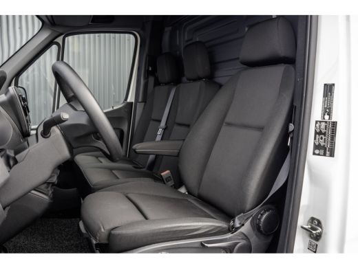 Mercedes-Benz Sprinter 317 CDI L2H2 | Mbux | Camera | CarPlay | Navigatie | Cruise | Climate | PDC | Euro 6 ActivLease financial lease