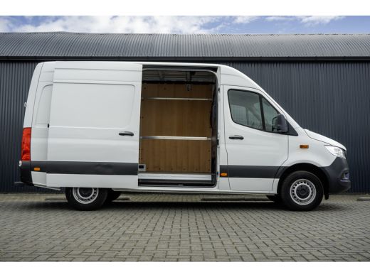 Mercedes-Benz Sprinter 317 CDI L2H2 | Mbux | Camera | CarPlay | Navigatie | Cruise | Climate | PDC | Euro 6 ActivLease financial lease