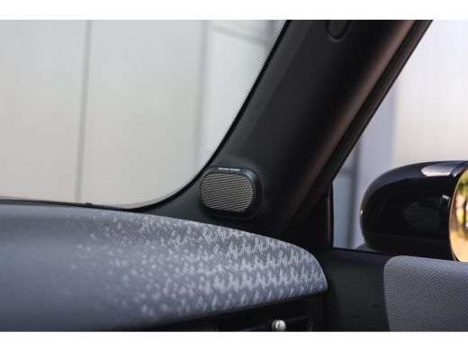 Mini 3-Deurs Cooper C Automaat / Favoured / Pakket L / 18" Night Flash Spoke 2-tone ActivLease financial lease