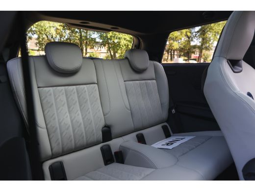 Mini 3-Deurs Cooper C Automaat / Favoured / Pakket L / 18" Night Flash Spoke 2-tone ActivLease financial lease