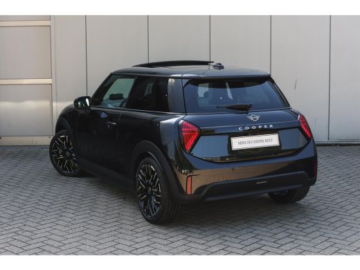Mini 3-Deurs Cooper C Automaat / Favoured / Pakket L / 18" Night Flash Spoke 2-tone ActivLease financial lease