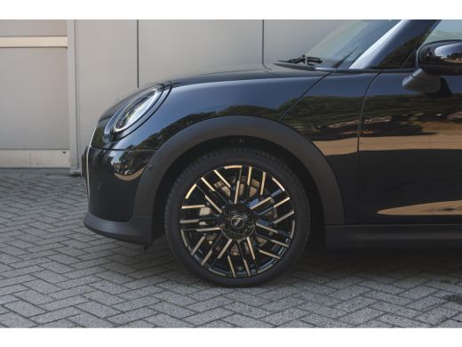 Mini 3-Deurs Cooper C Automaat / Favoured / Pakket L / 18" Night Flash Spoke 2-tone ActivLease financial lease