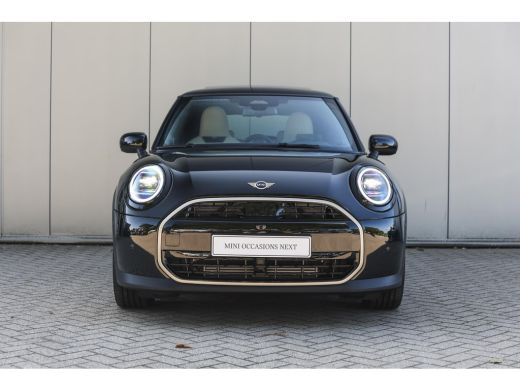 Mini 3-Deurs Cooper C Automaat / Favoured / Pakket L / 18" Night Flash Spoke 2-tone ActivLease financial lease