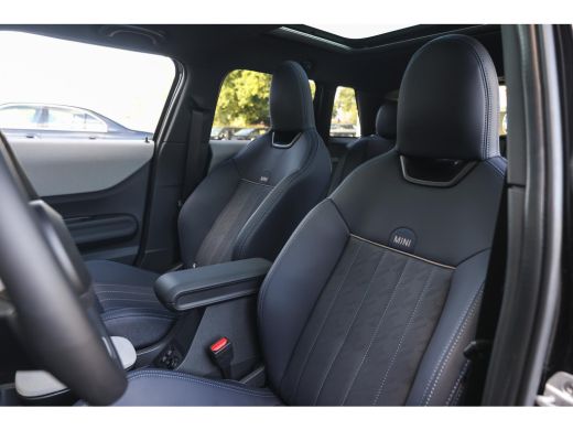 Mini 5-Deurs Cooper C Automaat / Favoured / Pakket L / 17" U-Spoke grey ActivLease financial lease