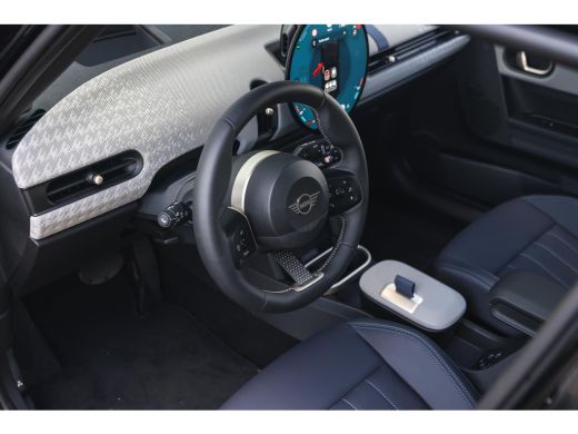 Mini 5-Deurs Cooper C Automaat / Favoured / Pakket L / 17" U-Spoke grey ActivLease financial lease