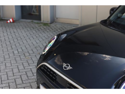 Mini 5-Deurs Cooper C Automaat / Favoured / Pakket L / 17" U-Spoke grey ActivLease financial lease