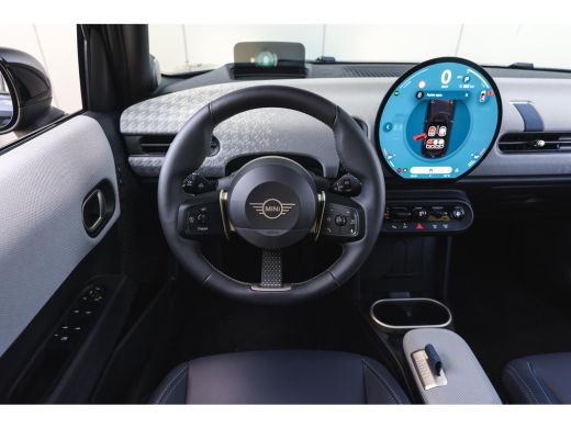 Mini 5-Deurs Cooper C Automaat / Favoured / Pakket L / 17" U-Spoke grey ActivLease financial lease