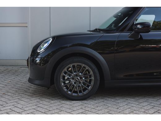 Mini 5-Deurs Cooper C Automaat / Favoured / Pakket L / 17" U-Spoke grey ActivLease financial lease